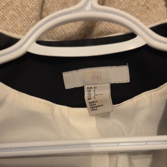 H&M Black Blazer with White Piping - Picture 3 of 3